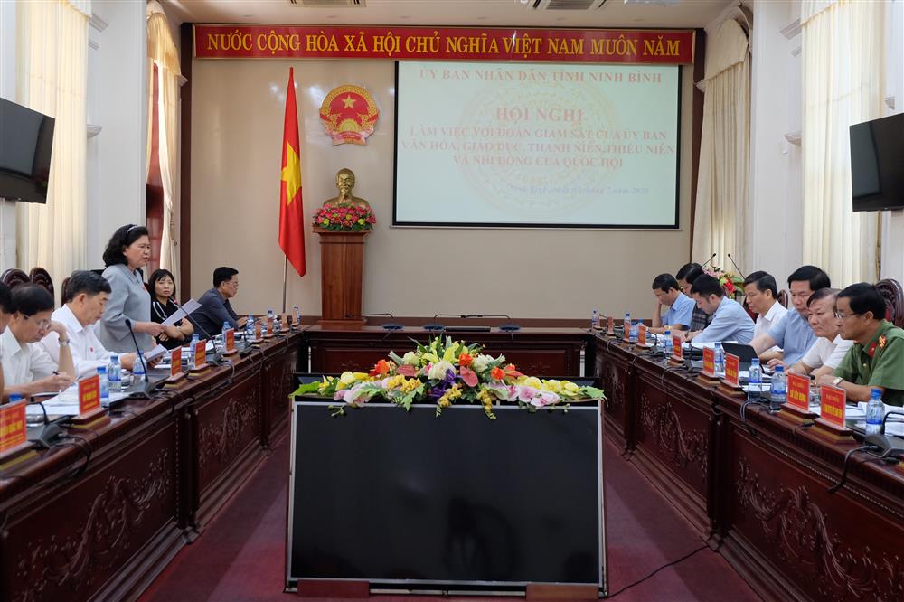 Toàn cảnh buổi làm việc giữa Đoàn giám sát với UBND tỉnh Ninh Bình