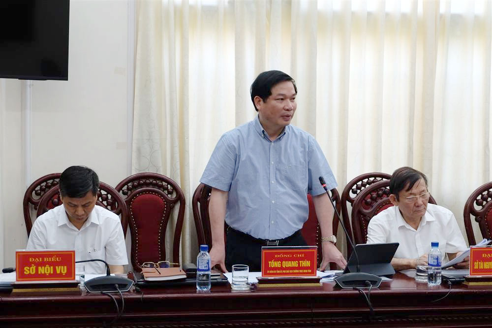 Phó Chủ tịch thường trực UBND tỉnh Ninh Bình Tống Quang Thìn giải đáp một số thắc mắc của Đoàn giám sát