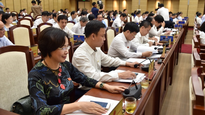 ​    Các đại biểu HĐND TP Hà Nội bấm nút nhất trí thông qua Nghị quyết   ​
