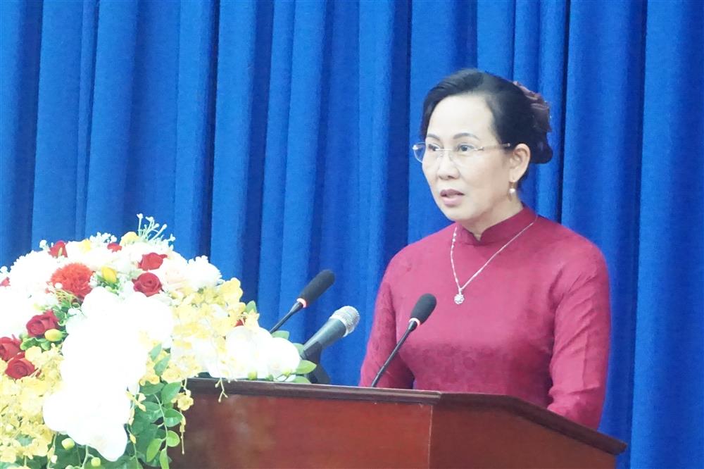 Ủy viên Trung ương Đảng, Bí thư Tỉnh ủy Lê Thị Thủy phát biểu chỉ đạo tại kỳ họp