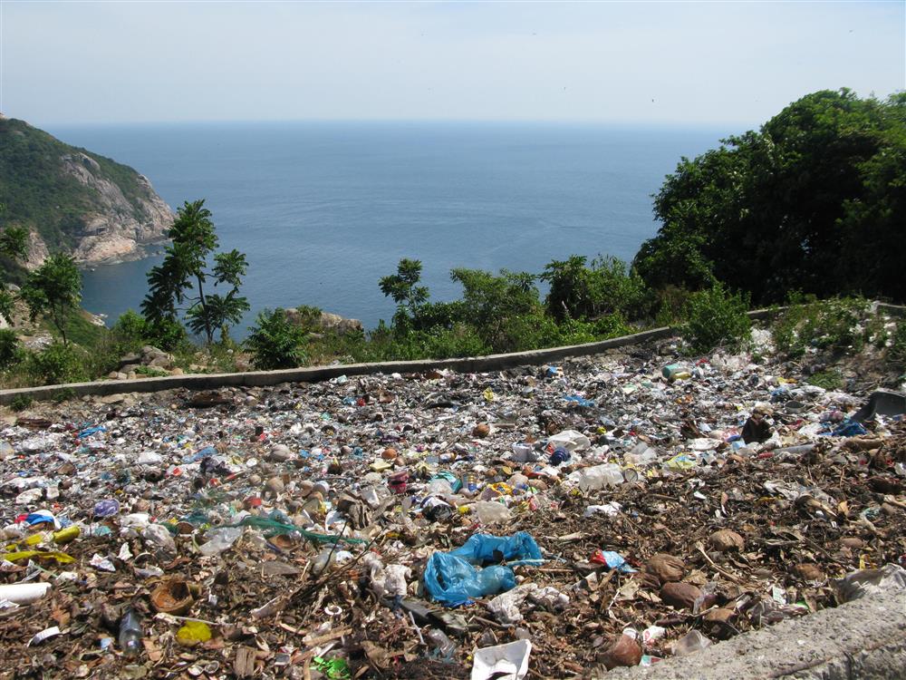 A1 Bãi chôn lấp rác tại Eo Gió, Cù Lao Chàm, ảnh chụp năm 2020