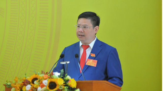   Ủy viên Ban Thường vụ Quận ủy Phó Chủ tịch UBND quận Hoàn Kiếm, Bí thư Đảng ủy cơ quan UBND quận Nguyễn Anh Quân tham luận tại Đại hội.