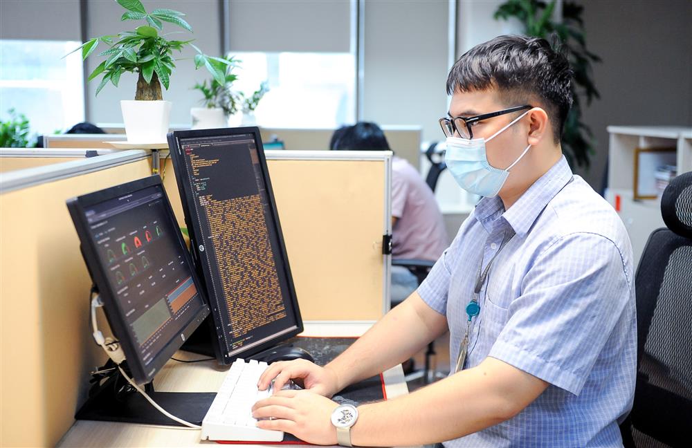 Các kỹ sư Viettel đã lên phương án kỹ thuật bảo đảm lưu lượng hệ thống kê khai y tế 