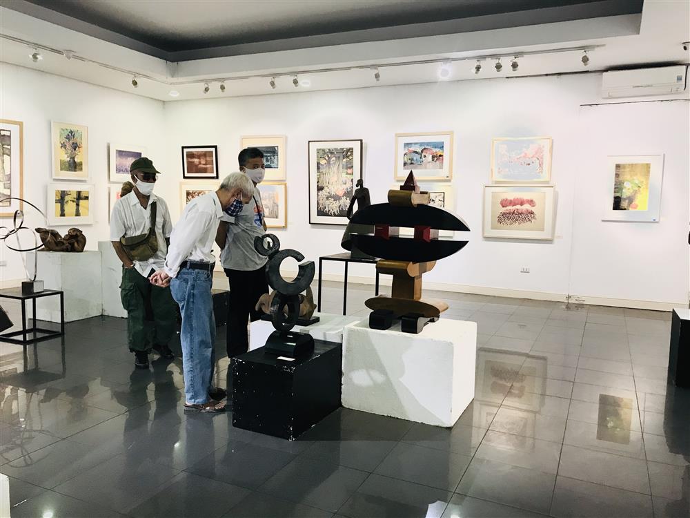 Triển lãm giới thiệu tác phẩm của hội viên Hội Mỹ thuật Việt Nam sinh hoạt tại 4 Chi hội Đồ họa, Điêu khắc và Mỹ thuật ứng dụng và các họa sĩ, nhà điêu khắc tại Hà Nội