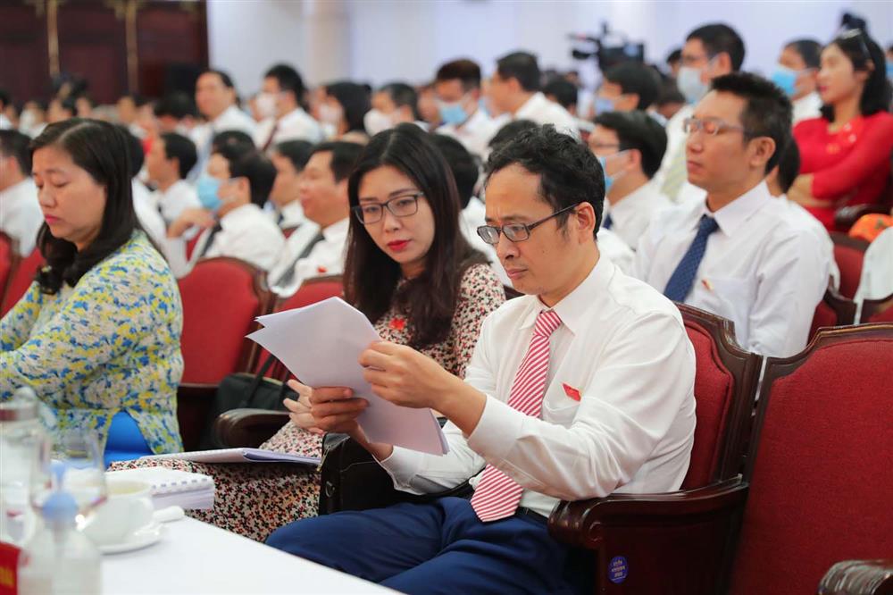 296 đại biểu đại diện cho 2.282 đảng viên trong toàn Đảng bộ ĐHQG Hà Nội tham dự Đại hội