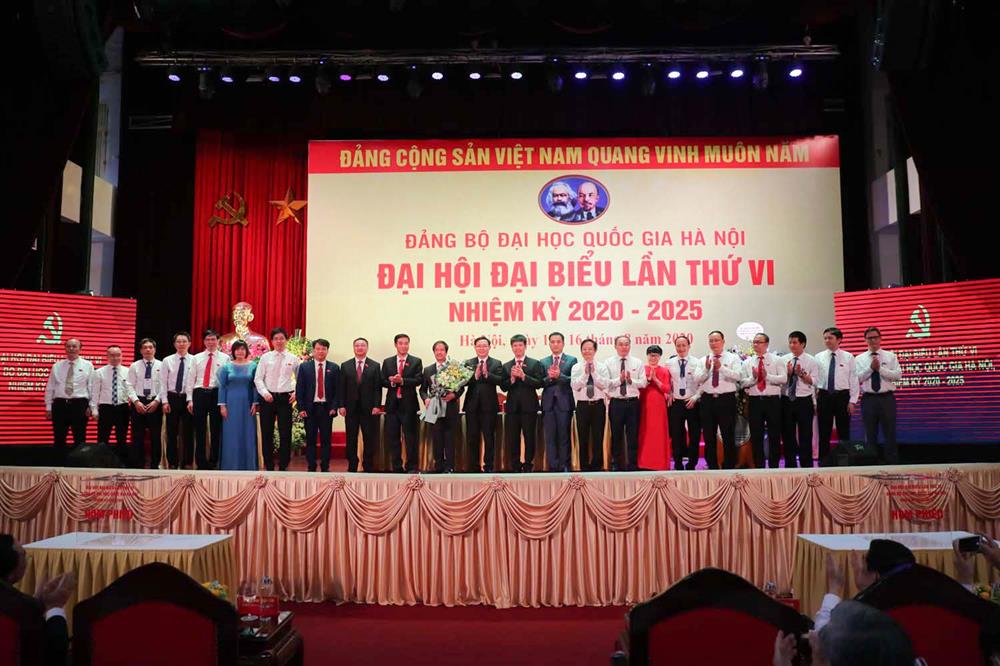 Ban Chấp hành Đảng bộ ĐHQG Hà Nội nhiệm kỳ 2020 - 2025 ra mắt Đại hội