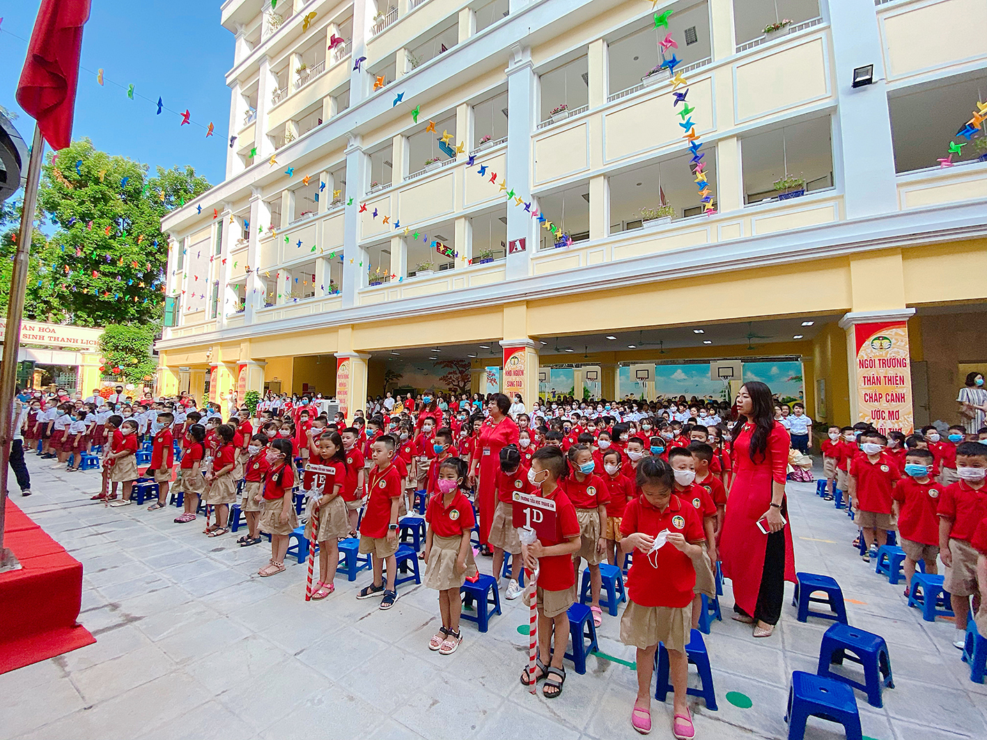 Trường Tiểu học Tràng An đã được UBND TP Hà Nội công nhận là trường đại chuẩn Quốc gia mức độ 2 và phê duyệt đề án trường Chất lượng cao.