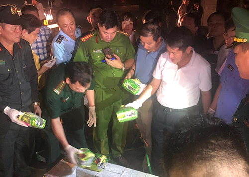Lực lượng hải quan, công an, bộ đội biên phòng khám xét, thu giữ lượng lớn ma túy tại TP Hồ Chí Minh