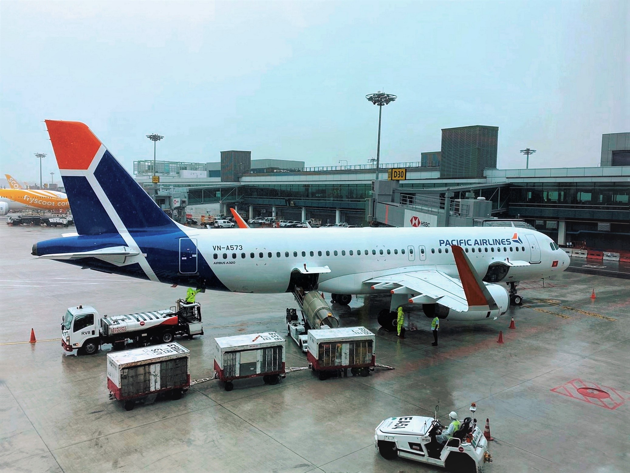 Máy bay Airbus A320s của Pacific Airlines đỗ tại sân bay quốc tế Singapore Changi.