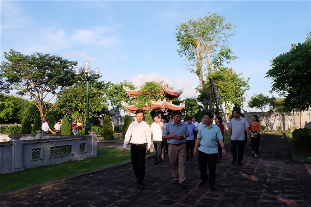 Đoàn giám sát khảo sát tại khu di tích lịch sử văn hóa Đình, đền, bến tượng À Sào, huyện Quỳnh Phụ