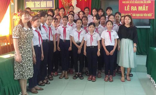 Xã Hành Minh (huyện Nghĩa Hành) thành lập Câu lạc bộ Các bạn gái tiêu biểu với các thành viên là nữ sinh tại các gia đình sinh con một bề