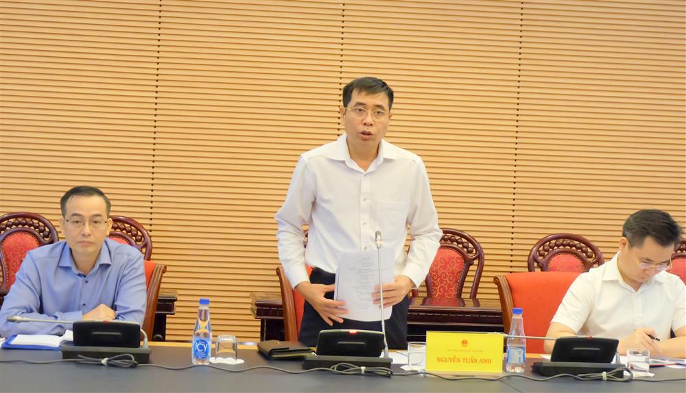 Phó tổng Kiểm toán Nhà nước Nguyễn Tuấn Anh giải đáp vấn đề các thành viên Thường trực Ủy ban quan tâm