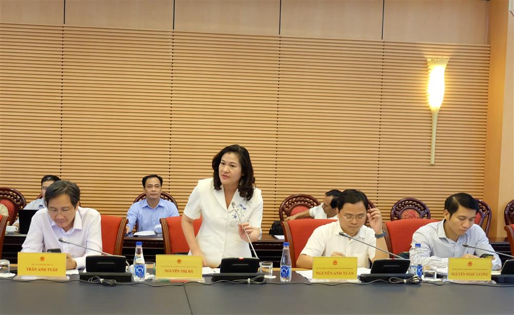 Thứ trưởng Bộ Lao động, Thương binh và Xã hội Nguyễn Thị Hà trình bày Báo cáo về lĩnh vực trẻ em 
