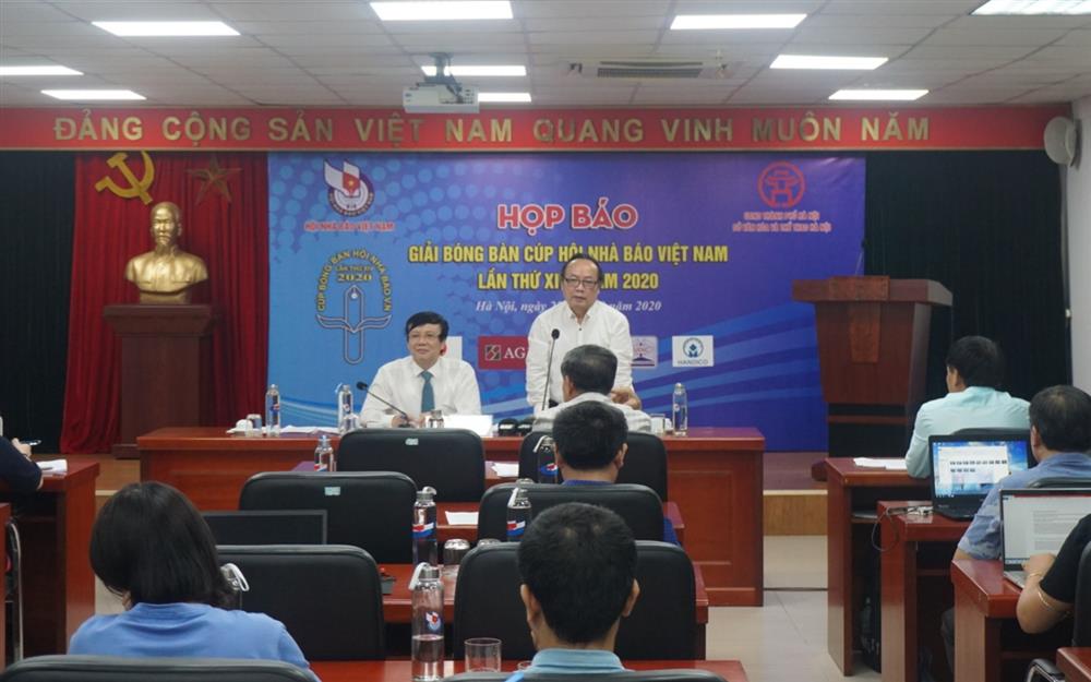 Chủ tịch Liên đoàn Bóng bàn Việt Nam Trần Gia Thái phát biểu tại Họp báo