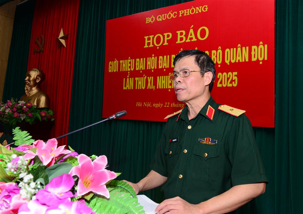 Phó cục Trưởng cục Tổ chức, Tổng cục Chính trị Bộ Quốc phòng Thiếu tướng Vũ Đình Vân phát biểu tại họp báo
