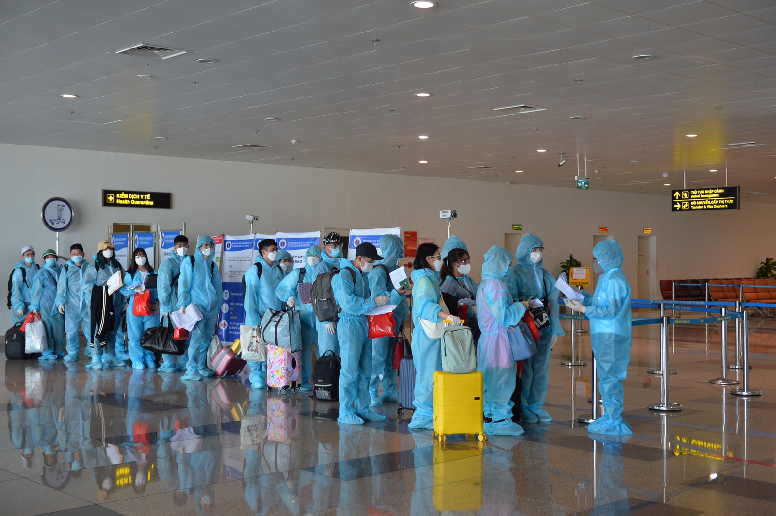 Số lương khách trên chuyến bay là 104 người, bao gồm 15 khách nước ngoài, 89 khách Việt Nam. Trong số đó, có 03 khách em bé dưới 02 tuổi