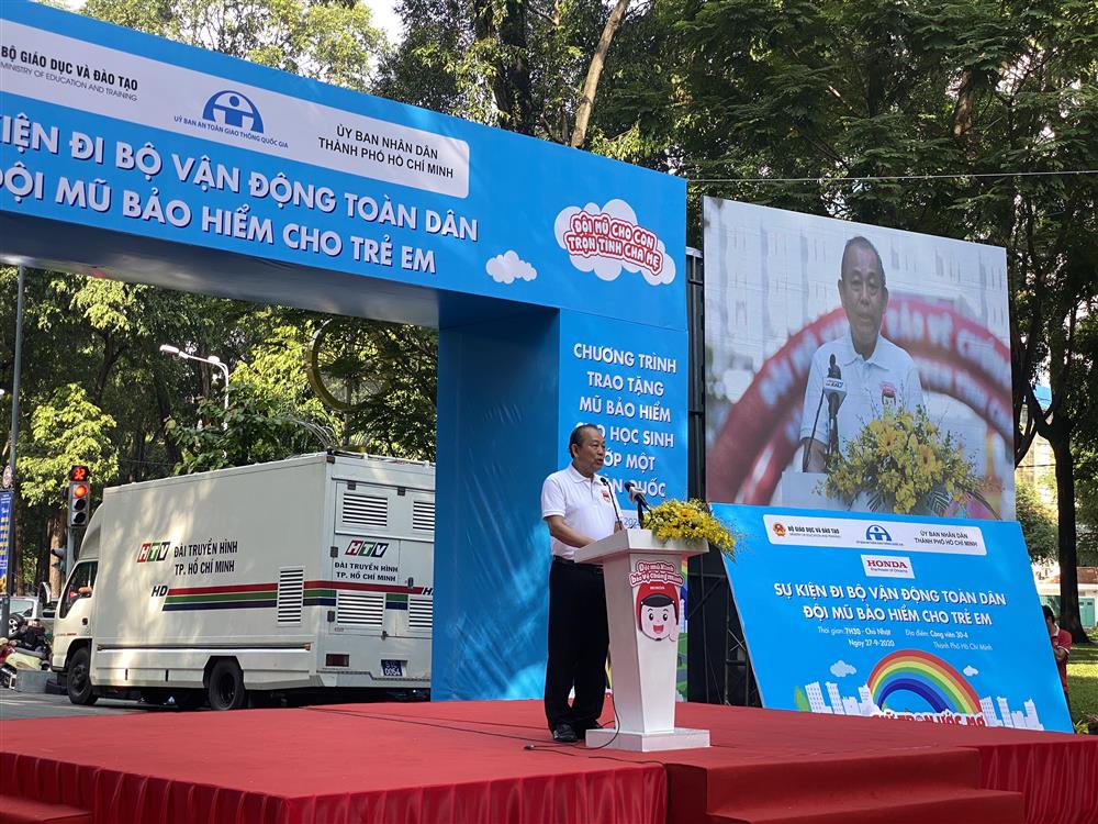 Phó thủ tướng thường trực Chính phủ, Chủ tịch Ủy ban An toàn giao thông quốc gia Trương Hòa Bình phát biểu tại sự kiện