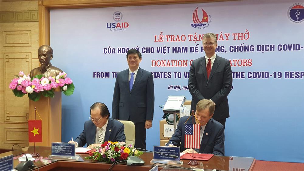 Hoa Kỳ trao tặng Việt Nam 100 máy thở hỗ trợ phòng, chống dịch Covid-19