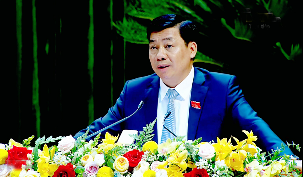 Ông Dương Văn Thái trình bày Báo cáo chính trị tại phiên khai mạc Đại hội 