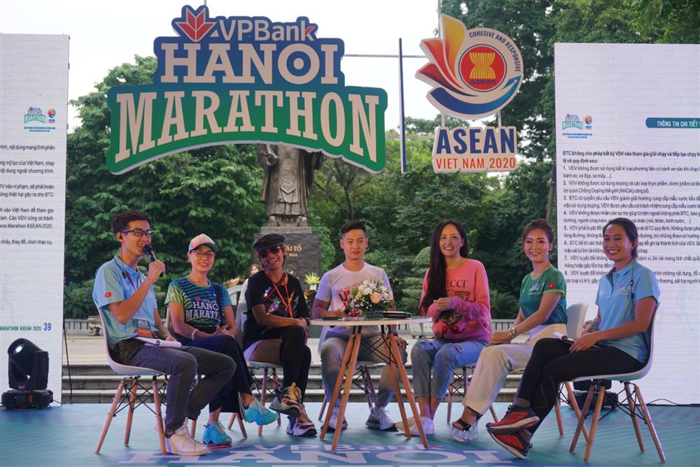 Giao lưu trước giải chạy VPBank HaNoi Marathon 2020 với chủ đề Đón bình minh - Chào bình thường mới sáng 17.10