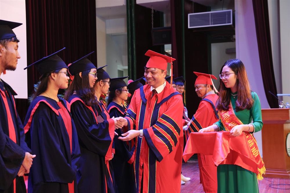 Lễ trao bằng tốt nghiệp cho sinh viên Khoa Y - Dược