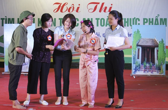 Hội Liên hiệp phụ nữ thành phố Hà Nội tổ chức hội thi “Tìm hiểu kiến thức an toàn thực phẩm”.
