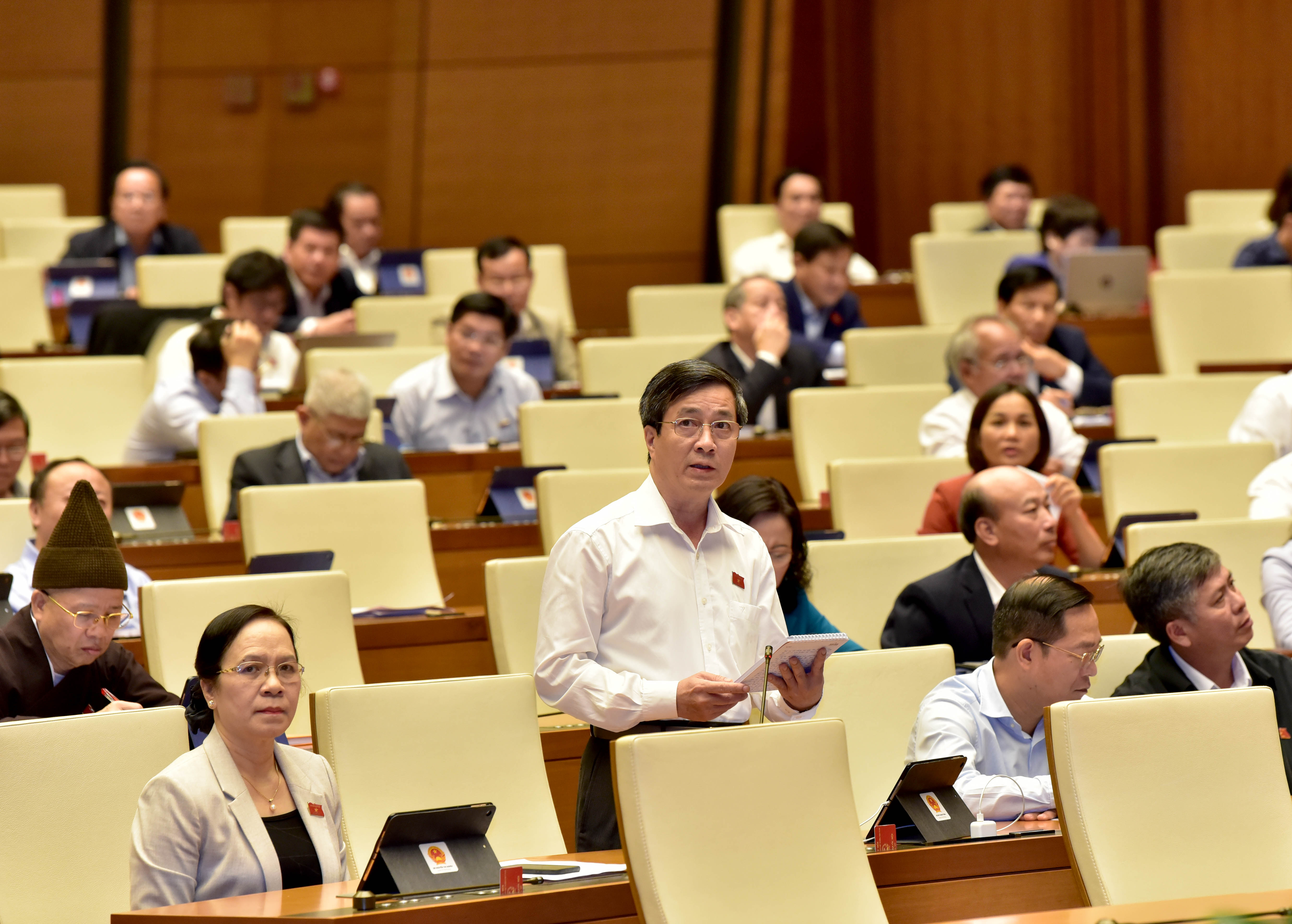 	Đại biểu Quốc hội Bùi Thanh Tùng (Hải Phòng) phát biểu tại phiên chất vấn Ảnh: Lâm Hiển