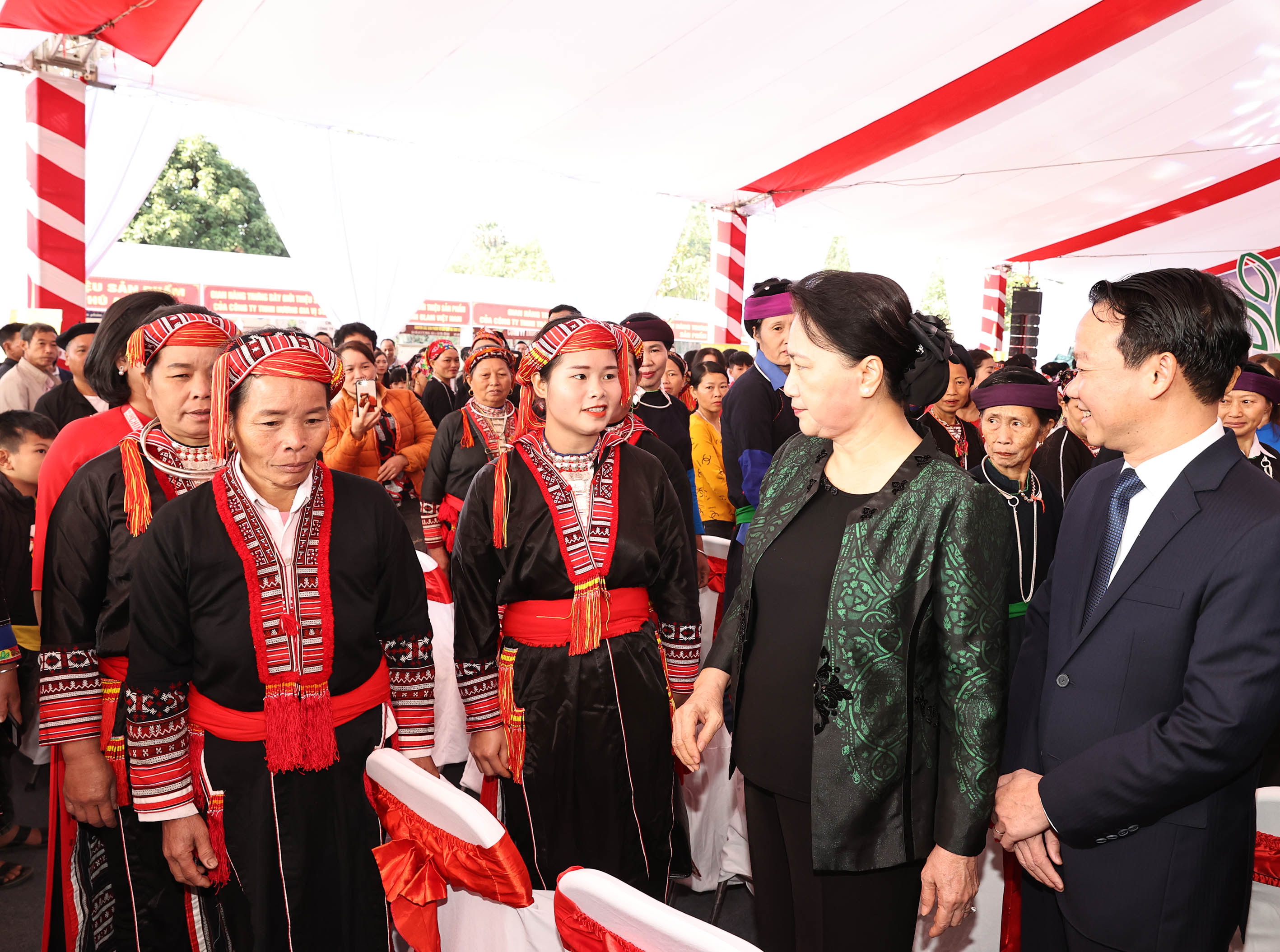 Chủ tịch Quốc hội Nguyễn Thị Kim Ngân với Nhân dân các dân tộc xã Quang Minh, huyện Văn Yên, tỉnh Yên Bái