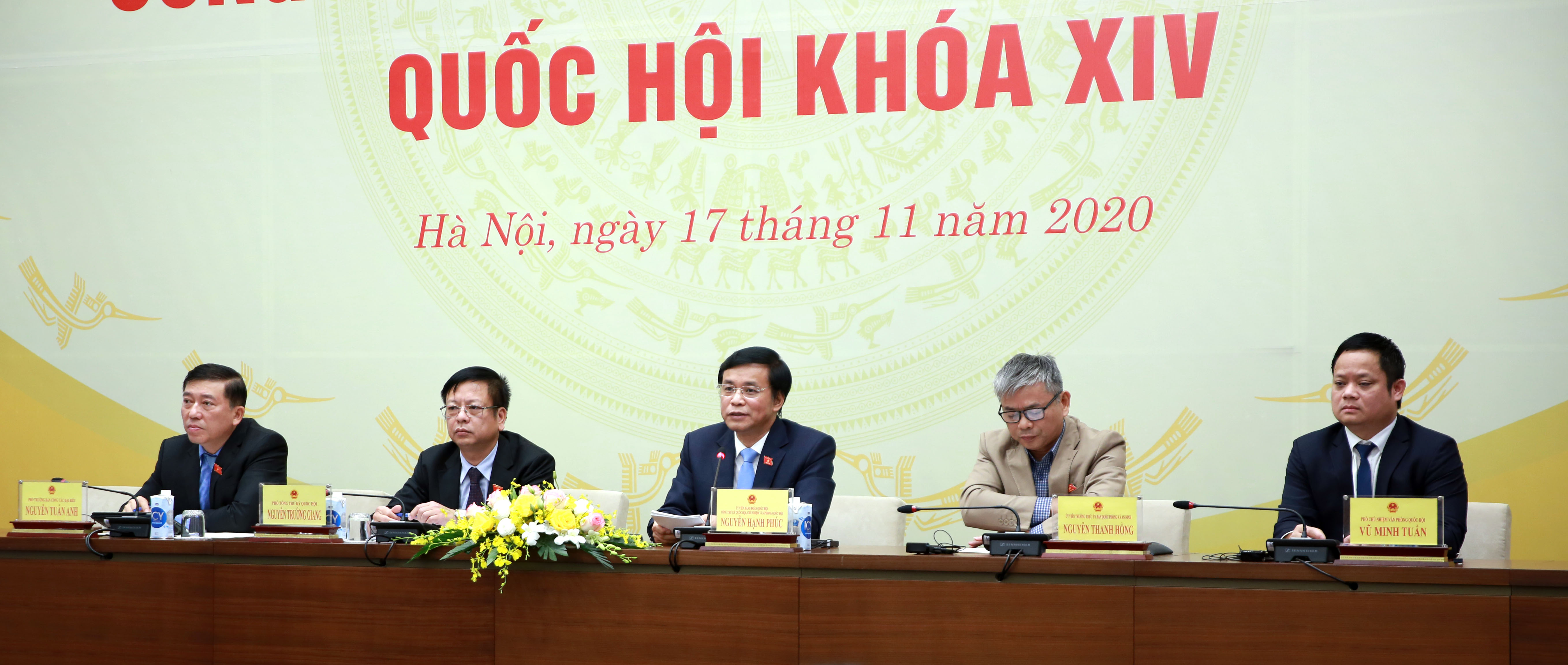	Tổng thư ký Quốc hội, Chủ nhiệm Văn phòng Quốc hội Nguyễn Hạnh Phúc chủ trì cuộc họp báo