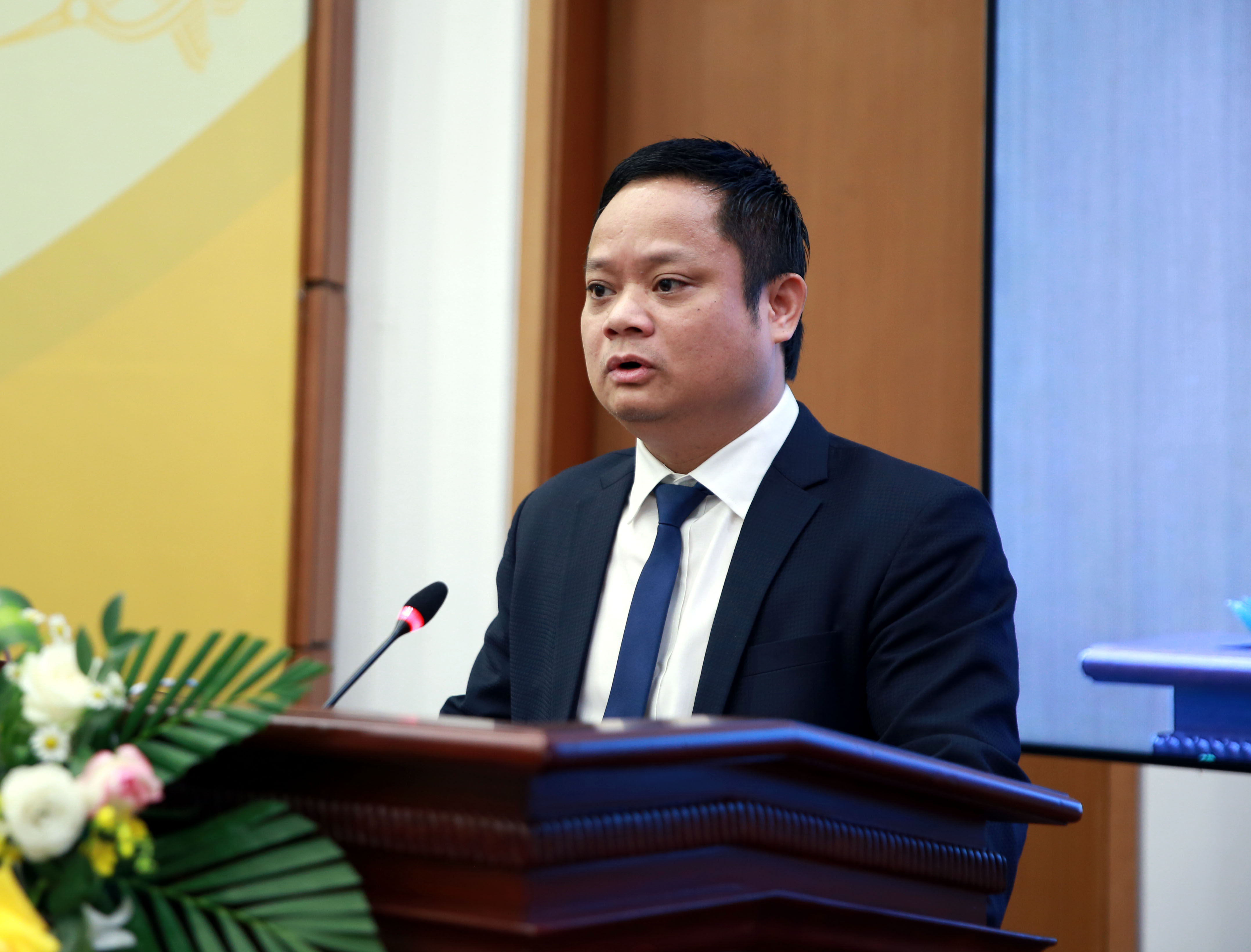 		Phó Chủ nhiệm Văn phòng Quốc hội Vũ Minh Tuấn báo cáo kết quả Kỳ họp thứ Mười