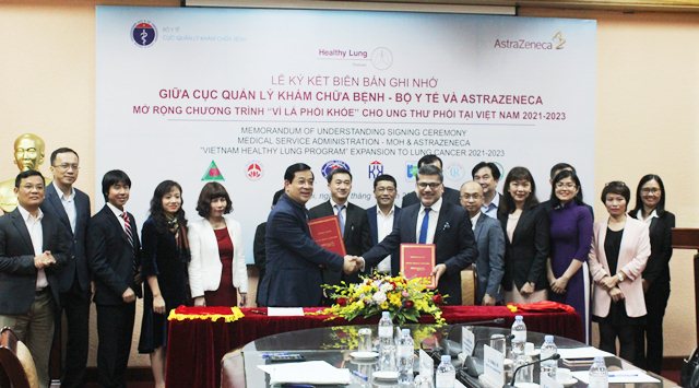 Cục trưởng Cục Quản lý Khám, chữa bệnh (Bộ Y tế) Lương Ngọc Khuê đã ký kết biên bản ghi nhớ hợp tác mới với Công ty TNHH AstraZeneca Việt Nam - ông Nitin Kapoor, Chủ tịch kiêm Tổng Giám đốc.
