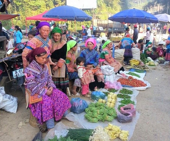 Một góc chợ Sín Chéng, huyện Si Ma Cai - ảnh Lưu Hiên