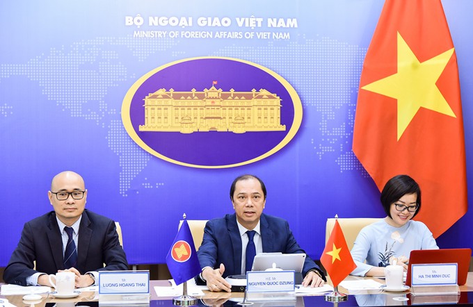 Thứ trưởng Ngoại giao Nguyễn Quốc Dũng, Trưởng SOM ASEAN Việt Nam, đã tham dự Phiên Đối thoại với Chủ tịch ASEAN 2020 trong khuôn khổ Diễn đàn Truyền thông ASEAN (AMF) lần thứ 4