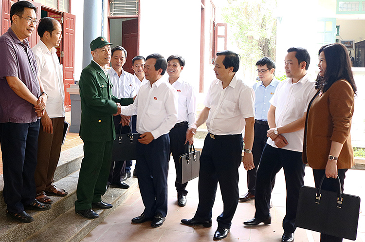 Phó Bí thư Tỉnh ủy, Chủ tịch UBND tỉnh Bùi Văn Quang TXCT huyện Cẩm Khê