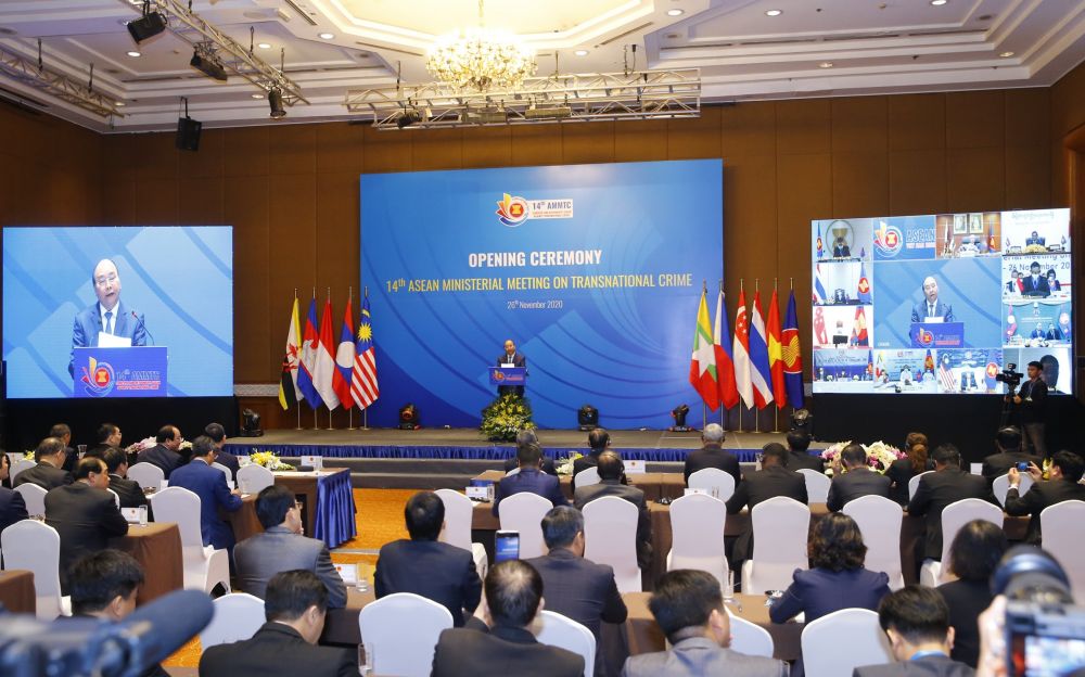 Thủ tướng Nguyễn Xuân Phúc phát biểu tại phiên khai mạc Hội nghị Bộ trưởng ASEAN về phòng, chống tội phạm xuyên quốc gia (AMMTC lần thứ 14 