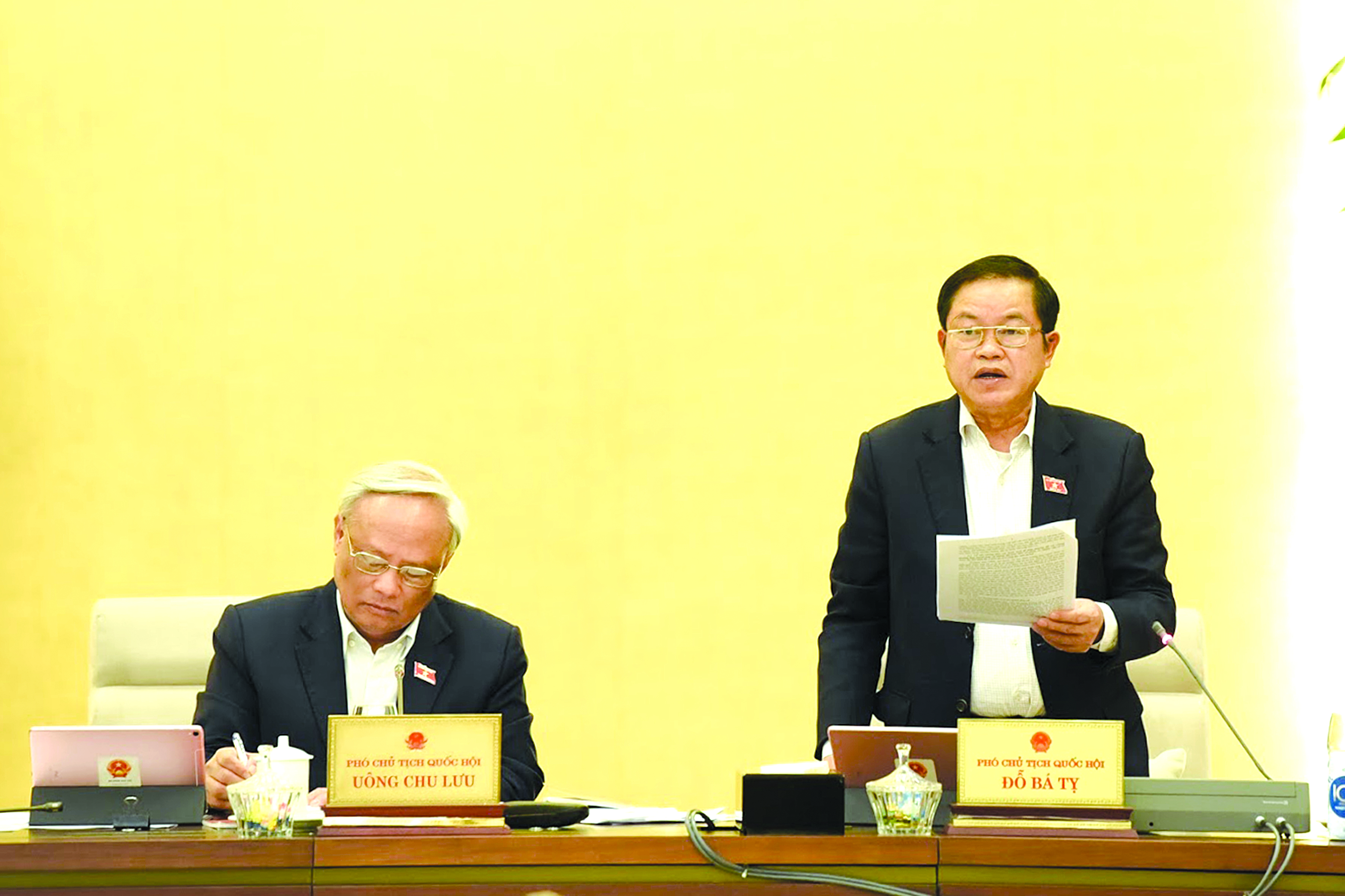 	Phó Chủ tịch Quốc hội Đỗ Bá Tỵ phát biểu tại Phiên họp thứ 45 của Ủy ban Thường vụ Quốc hội Ảnh: Quang Khánh