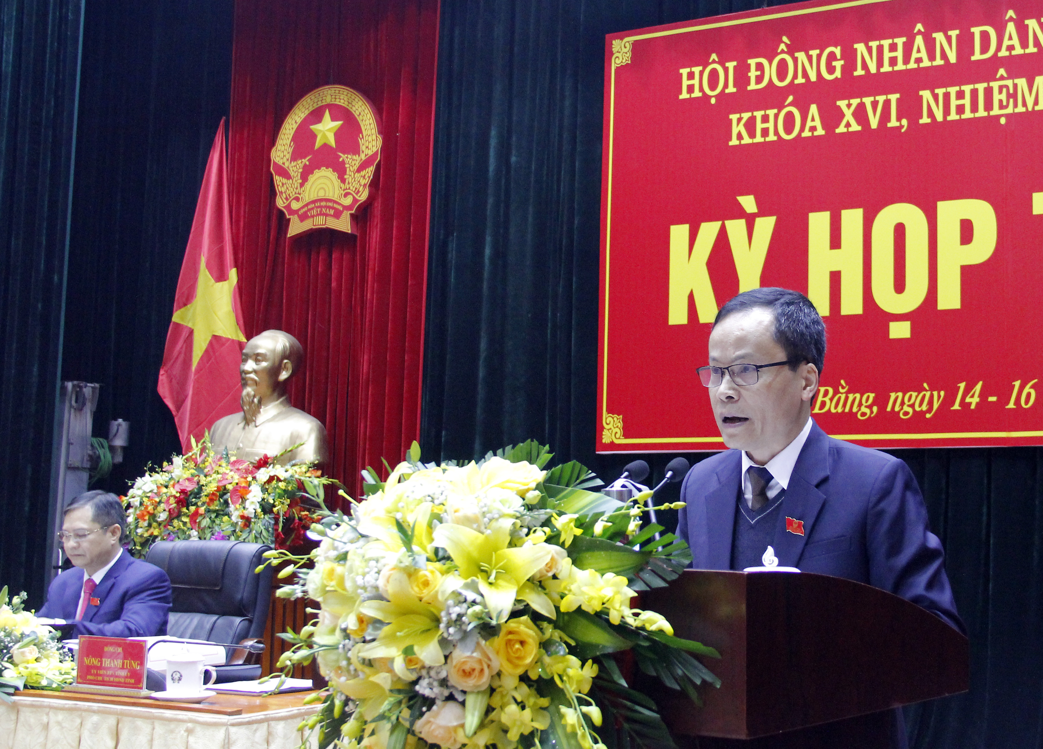 	Ủy viên Ban Thường vụ Tỉnh ủy, Phó Chủ tịch Phụ trách HĐND tỉnh Nông Thanh Tùng tuyên bố khai mạc kỳ họp