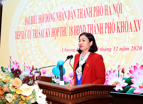 Phó Bí thư Thường trực Thành ủy Nguyễn Thị Tuyến phát biểu tại buổi tiếp xúc.