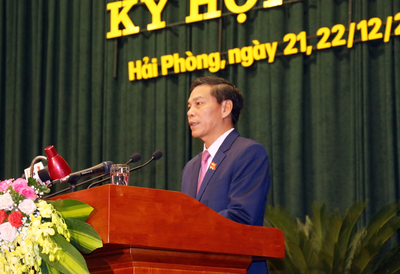 Chủ tịch UBND thành phố Nguyễn Văn Tùng đã trình bày báo cáo kết quả thực hiện nhiệm vụ kinh tế - xã hội, quốc phòng – an ninh năm 2020; mục tiêu nhiệm vụ, giải pháp năm 2021