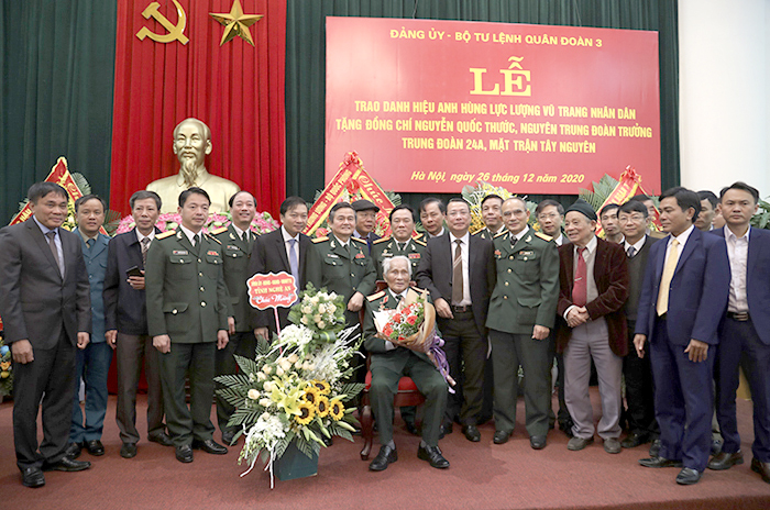 	Trung tướng Nguyễn Quốc Thước tại Lễ đón nhận Danh hiệu ANh hùng lực lượng vũ trang nhân dân