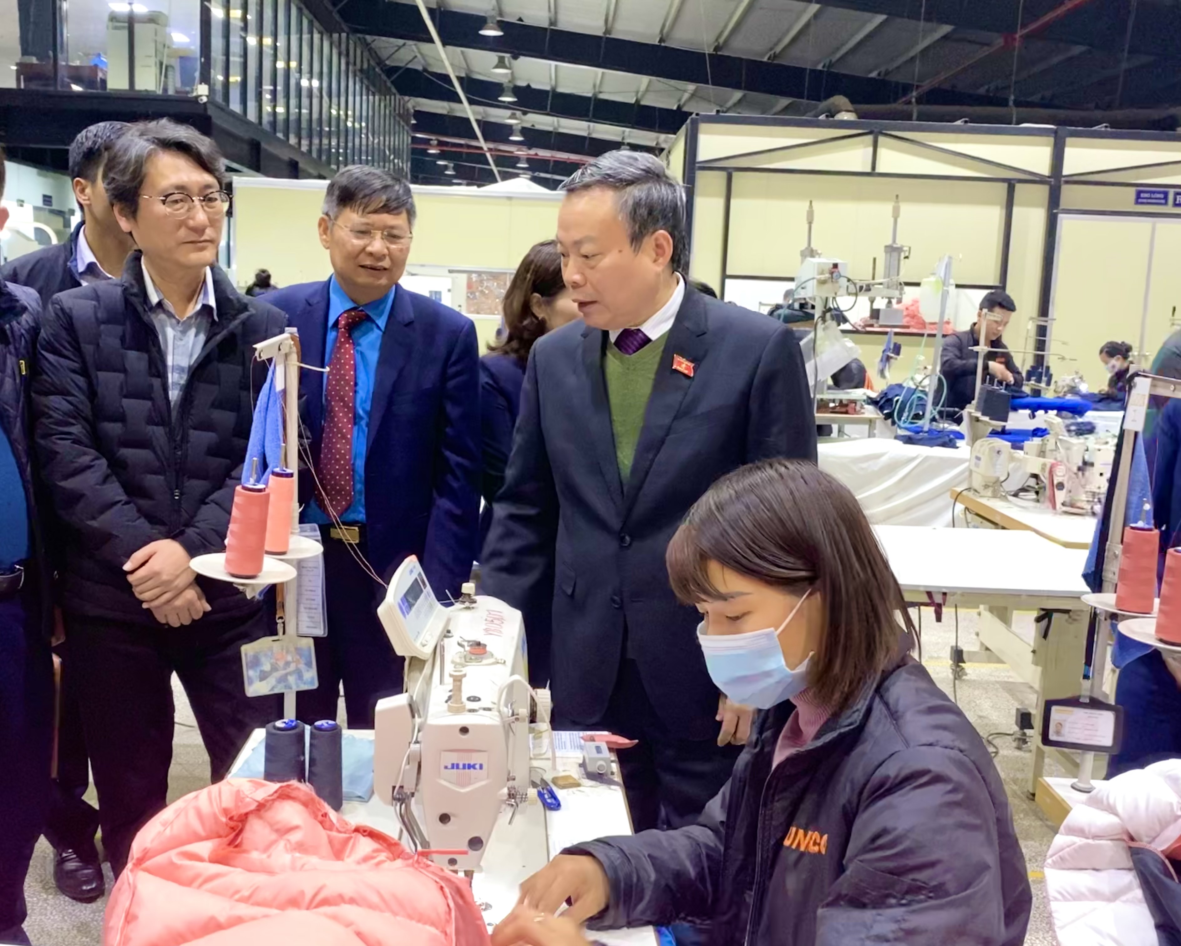 Phó Chủ tịch Quốc hổ thăm hỏi, động viên người lao động tại Công ty may trên địa bàn tỉnh Yên Bái