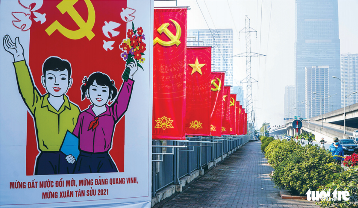 Đường phố Hà Nội rực rỡ cờ hoa chào mừng Đại hội Đảng toàn quốc lần thứ XIII Nguồn: tuoitreonline