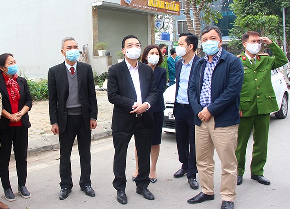 Ủy viên Trung ương Đảng, Phó Bí thư Thành ủy, Chủ tịch UBND thành phố Chu Ngọc Anh kiểm tra công tác phòng, chống dịch Covid-19 tại khu đô thị Thanh Hà