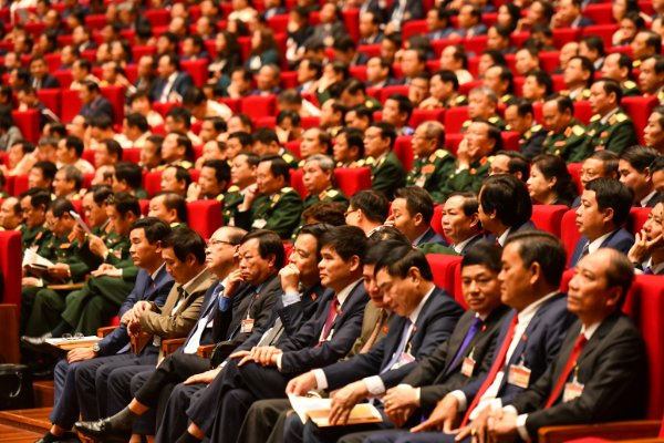	Các đại biểu nghe tham luận trình bày tại Đại hội đại biểu toàn quốc lần thứ XIII của Đảng Ảnh: Lê Bình