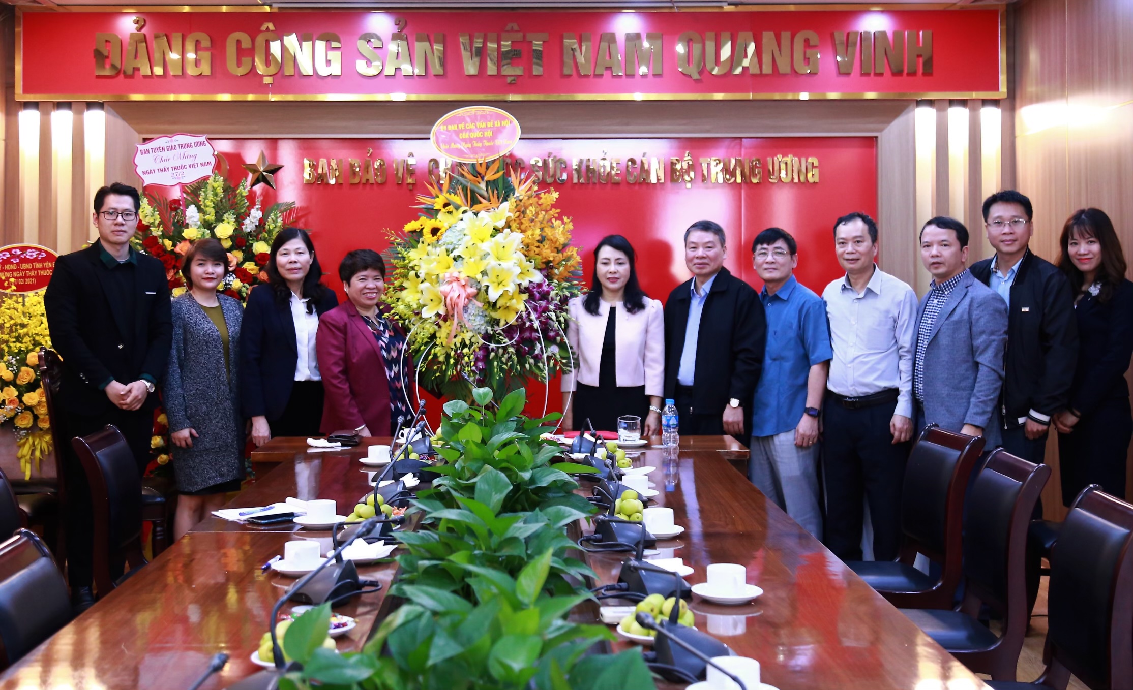 Ủy viên Trung ương Đảng, Chủ nhiệm Ủy ban về các vấn đề xã hội Nguyễn Thúy Anh thăm và chúc mừng Ban Bảo vệ, chăm sóc sức khỏe cán bộ Trung ương