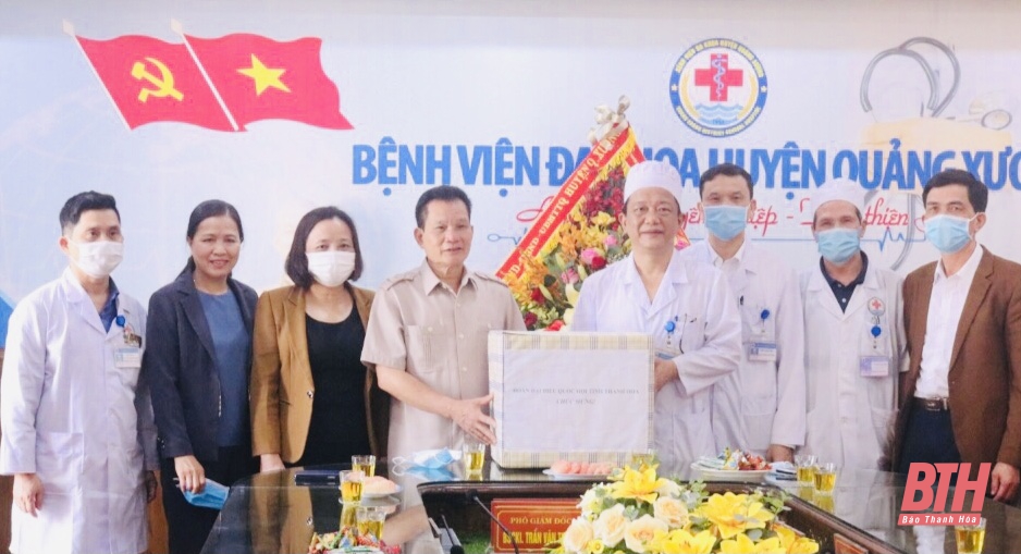Phó Chủ nhiệm Ủy ban về các vấn đề xã hội Bùi Sỹ Lợi thăm và chúc mừng Bệnh viện Đa khoa tỉnh Thanh Hóa 