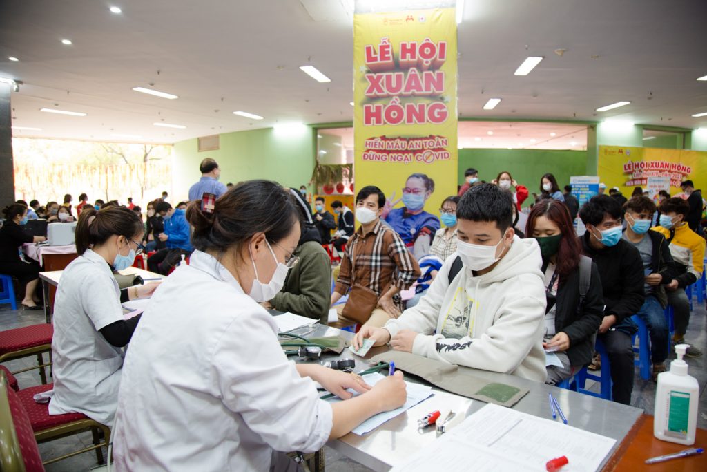 	Trong ngày 1.3, đã có hơn 500 người đến Viện Huyết học - Truyền máu Trung ương tham gia hiến máu.