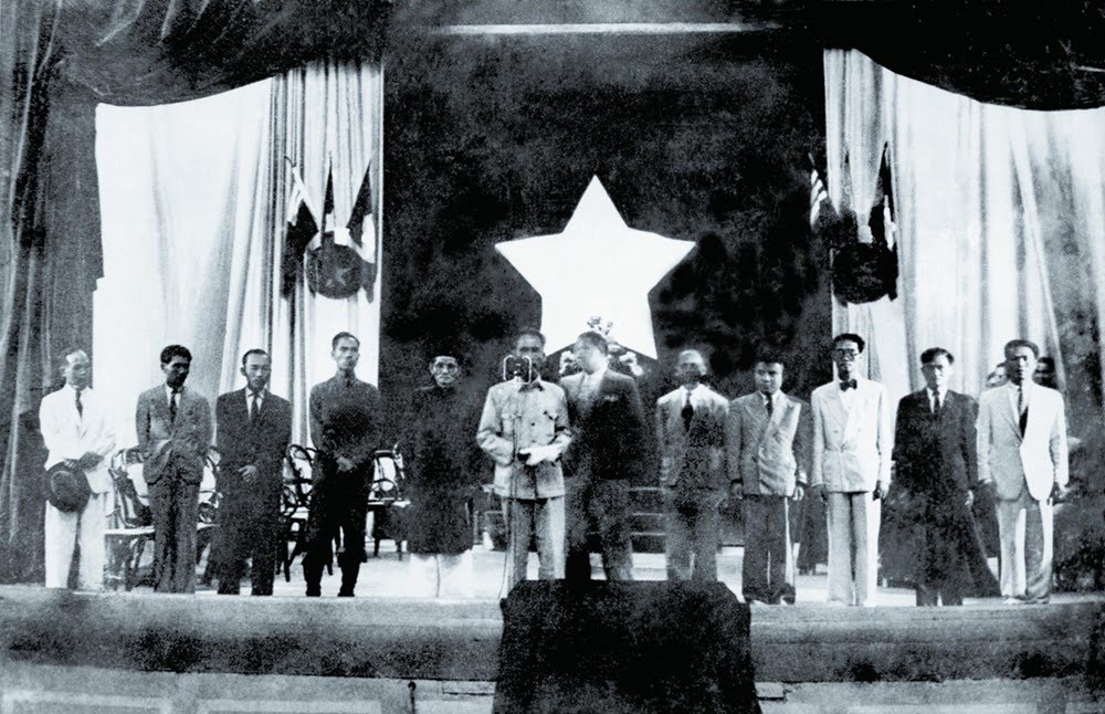 	Chính phủ Liên hiệp kháng chiến làm lễ ra mắt và tuyên thệ trước Quốc hội tại Nhà hát Lớn Hà Nội, ngày 2.3.1946. Ảnh tư liệu