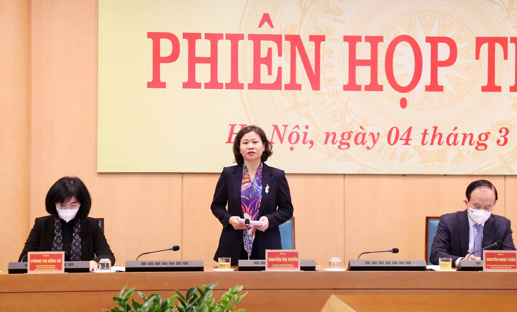 Phó Bí thư Thường trực Thành ủy, Phó Trưởng ban Chỉ đạo bầu cử thành phố Nguyễn Thị Tuyến phát biểu tại phiên họp
