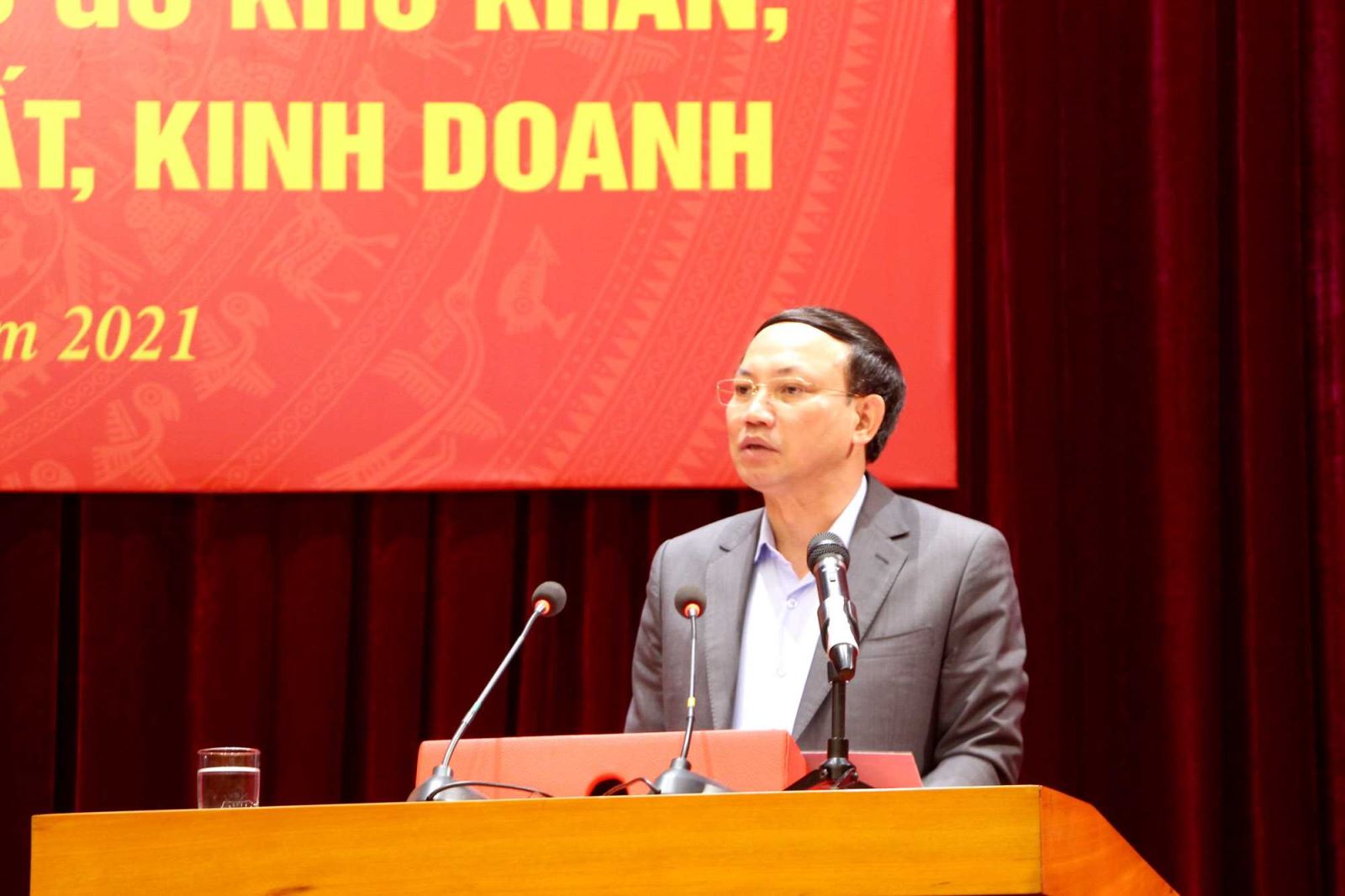 Ủy viên Trung ương Đảng, Bí thư Tỉnh ủy, Chủ tịch HĐND tỉnh Nguyễn Xuân Ký phát biểu tại hội nghị.